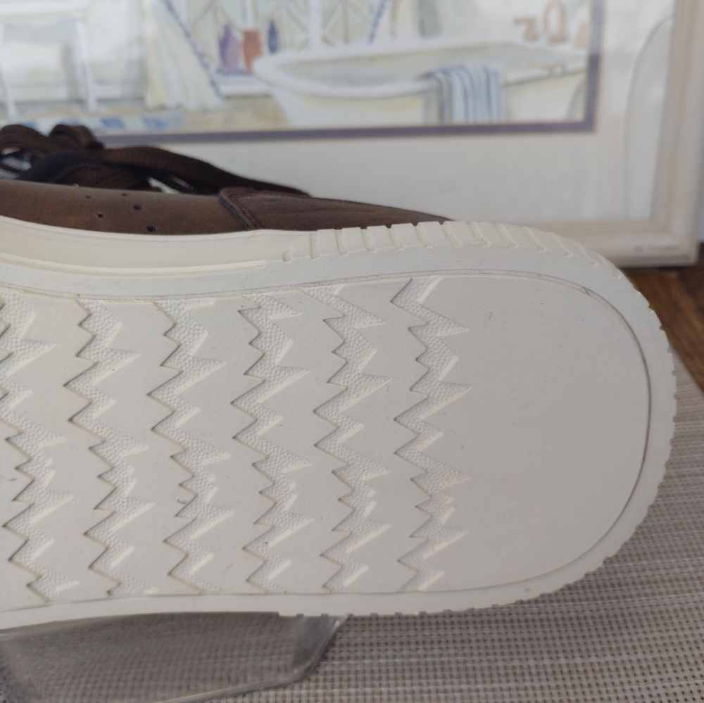 Muk Luks Dark Brown Faux Leather Casual Shoes. Size 11. Excellent Condition. - Picture 7 of 9